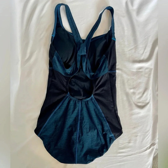 Speedo Women's One Piece Swimsuit - Picture 2 of 6